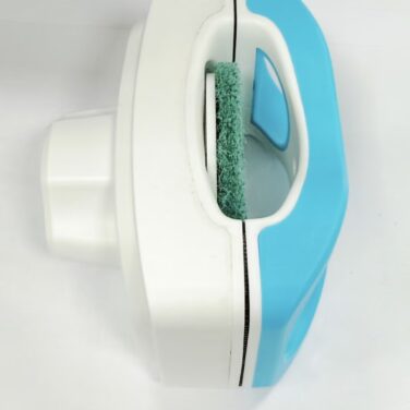Small magnetic aquarium glass cleaner side profile with ergonomic grip
